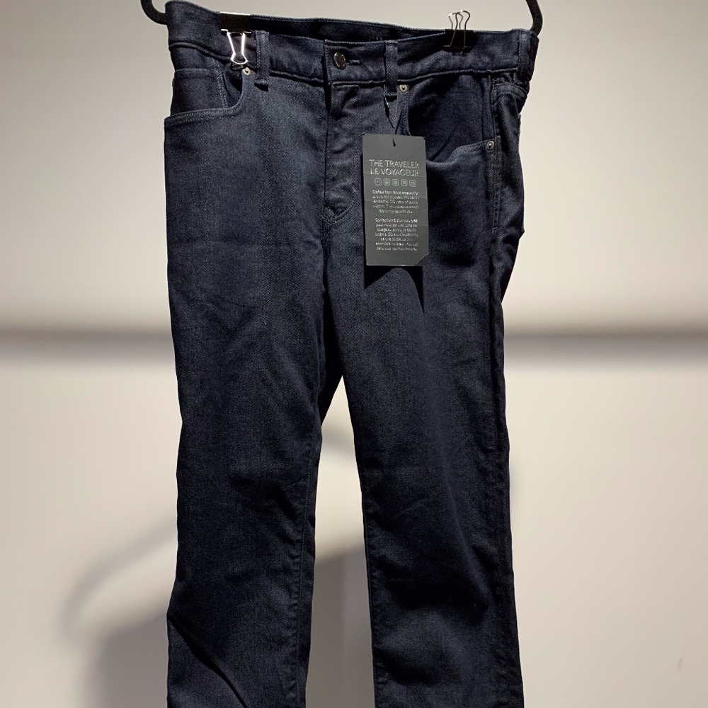 33x30 BNWT Traveler Pants Indigo-Banana Republic